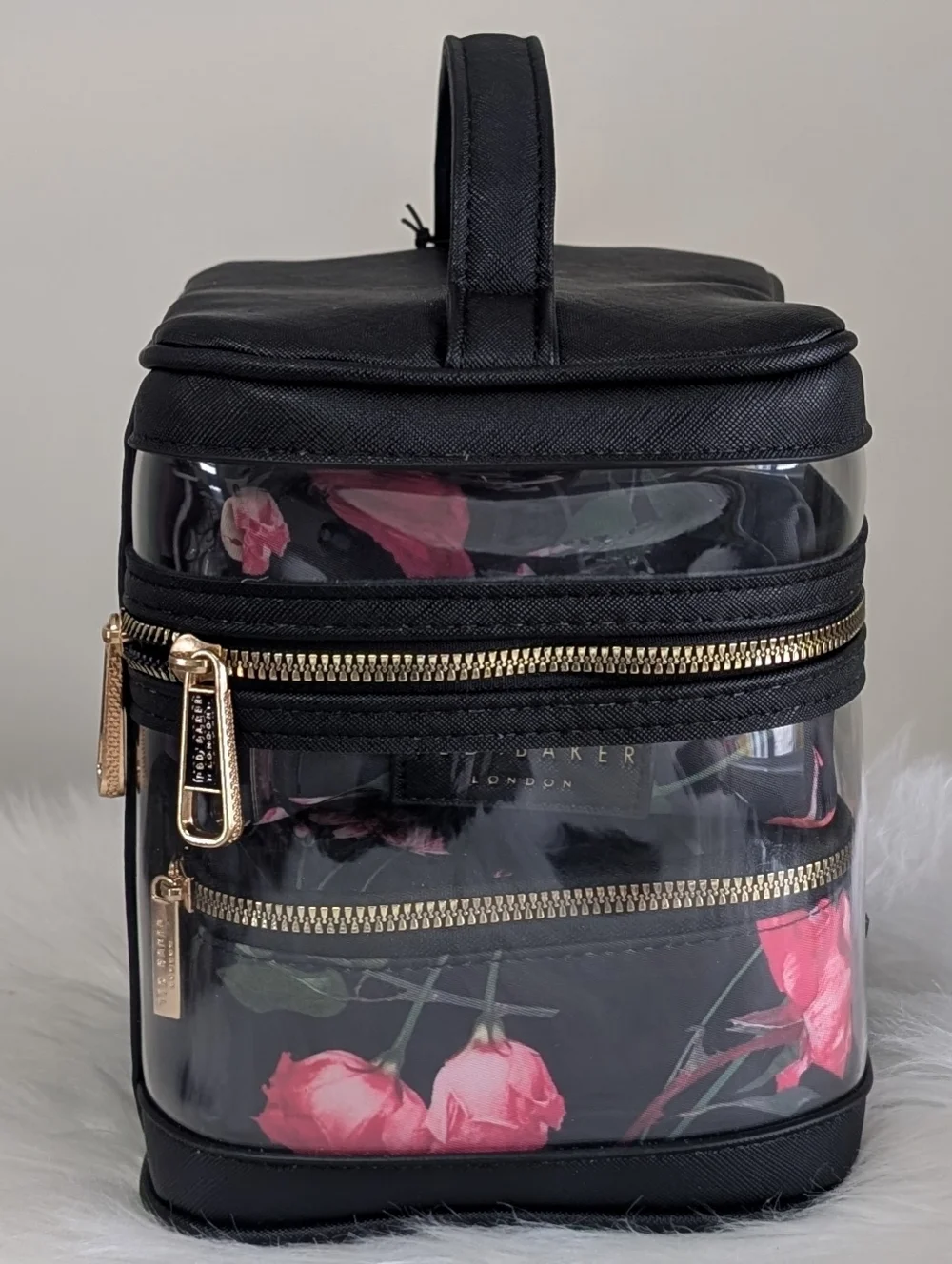 ❌SOLD❌Ted Baker 4 Piece Nesting Cosmetic Bag Set, Scattered Bouquet Print 🌹 - Picture 4 of 16